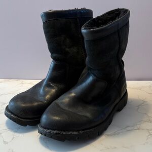 Men's UGG Black Leather Fleece-Lined Boots size 9